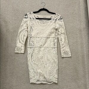 Express Cream Bodycon Dress with 3/4 Sleeves and Scoop Neck for Cocktail